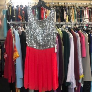 B. Darlin sz 9/10 silver & red lady’s short formal dress